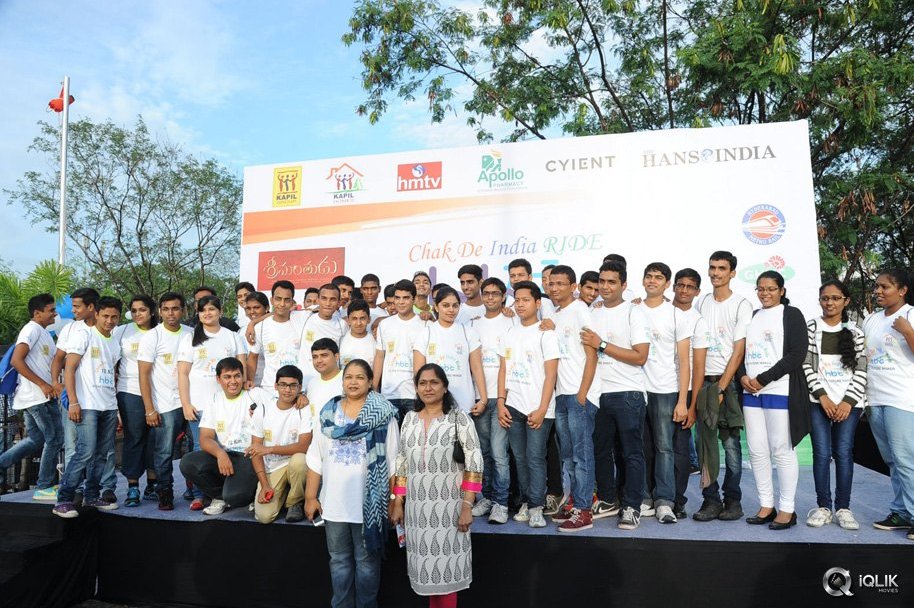 Srimanthudu-Movie-Team-at-HBC-Chak-De-India-Ride